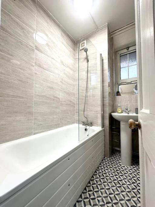Quirky 3 Bedroom Flat In Shoreditch London Exteriör bild